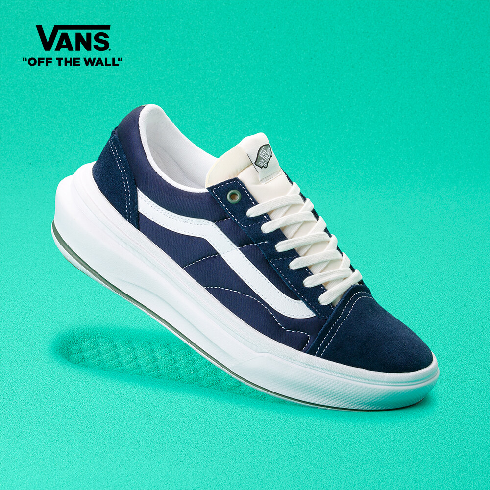 Vans Pop Color Old Skool公开comfycush运动鞋女性（美国女用尺寸）蓝色VN0A7Q5ELKZ1
